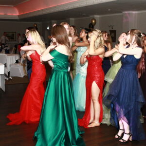 girls dancing